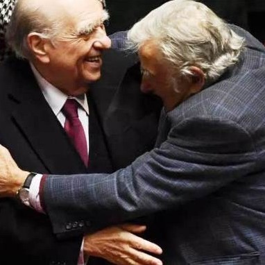 Diario Frontera, Frontera Digital,  PARLAMENTO DE URUGUAY, Internacionales, ,El adiós de Mujica y Sanguinetti al Senado: 
Del abrazo entre ellos al cariño de los funcionarios