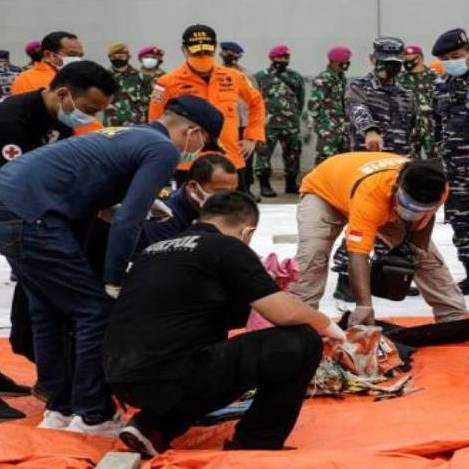Diario Frontera, Frontera Digital,  ENCUENTRAN RESTOS DE AVIÓN SINIESTRADO, YAKARTA, MAR DE JAVA, Internacionales, ,Localizan avión con 62 personas que cayó al mar en Indonesia
