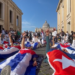 Diario Frontera, Frontera Digital,  CUBANOS PROTESTARON, VATICANO, Internacionales, ,Cubanos se acuestan frente al Vaticano 
en reclamo al Papa por la libertad en la Isla