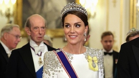 http://www.fronteradigital.com.ve/El upgrade de Kate Middleton: ha nacido una reina y es una copia mejorada 
de Isabel II con el tirón de la princesa Diana de Gales