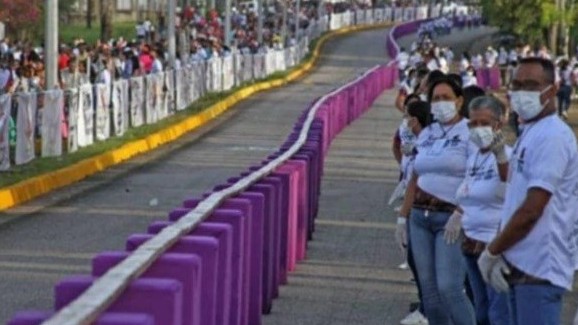 http://www.fronteradigital.com.ve/Récord Guinness: la barra de chocolate más larga del mundo está en Venezuela