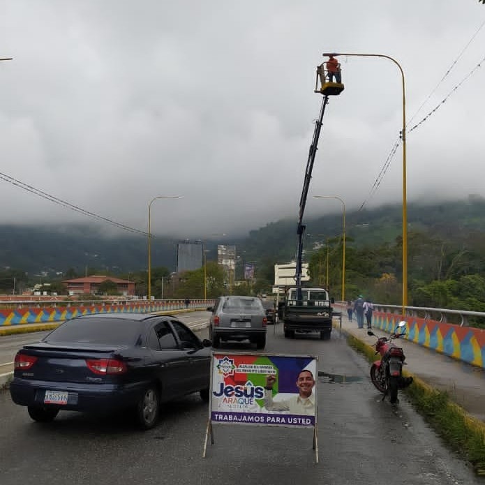 Diario Frontera, Frontera Digital,  ALCALDÍA DE MÉRIDA, Regionales, ,Alcalde Jesús Araque ordenó mantenimiento 
del alumbrado de  viaductos Sucre y Miranda