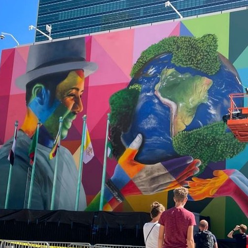 Diario Frontera, Frontera Digital,  ONU, MURAL, Internacionales, ,El mural “Por el planeta”, del artista brasileño Kobra, 
se eleva sobre la Asamblea General de la ONU
