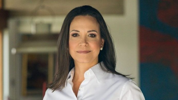http://www.fronteradigital.com.ve/Oficialismo cierra espacio del hotel donde María Corina Machado 
realizaría un encuentro con los larenses
