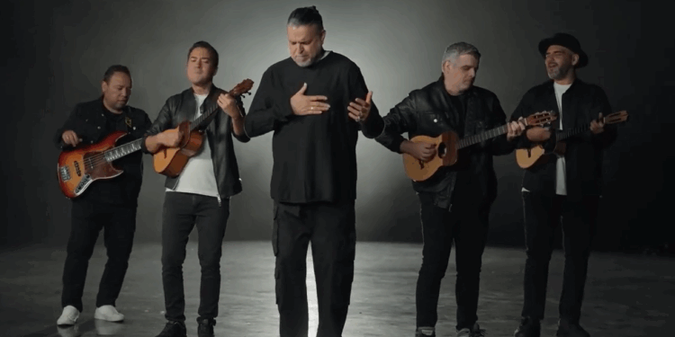Diario Frontera, Frontera Digital,  Farándula, ,“Aguacero” destaca por su fusión de ritmos tradicionales con arreglos contemporáneos, en una colaboración que une la voz emblemática de Luis Enrique con el virtuosismo instrumental de C4 Trío, reconocidos por su maestría en el cuatro venezolano.,“Aguacero” de Luis Enrique y C4 Trío gana el Latin Grammy a Mejor Canción de Raíces