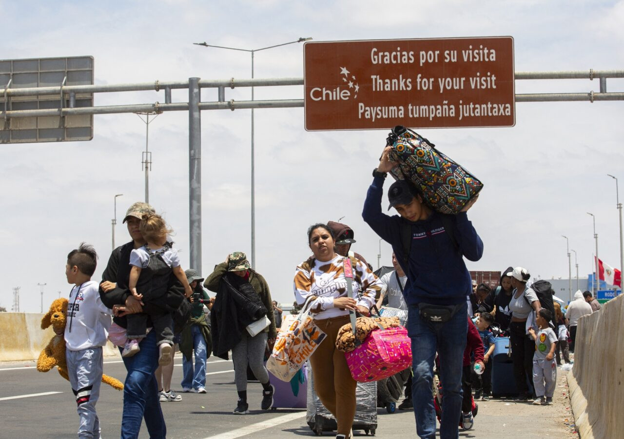 Diario Frontera, Frontera Digital,  Internacionales, ,Cientos de migrantes venezolanos intentan salir de Chile | Foto: Patricio Arana / AFP,Continúa salida de venezolanos de Chile tras advertencias: “Queremos volver a nuestro país”