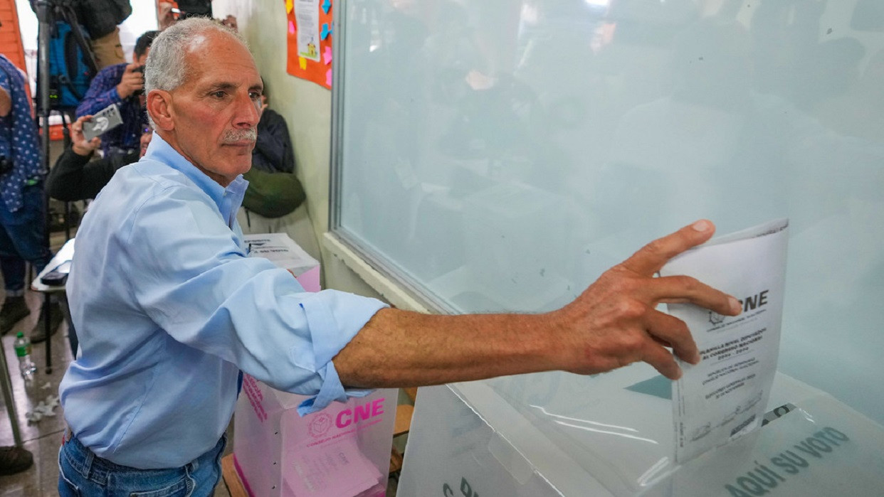 Diario Frontera, Frontera Digital,  Internacionales, ,Con el 84,4 % de las mesas escrutadas, Asfura suma 1.081.965 votos (el 40,04 %), mientras que por Nasralla votaron 1.073.931 electores (el 39,76 %).,Asfura remonta y lidera la contienda electoral en Honduras