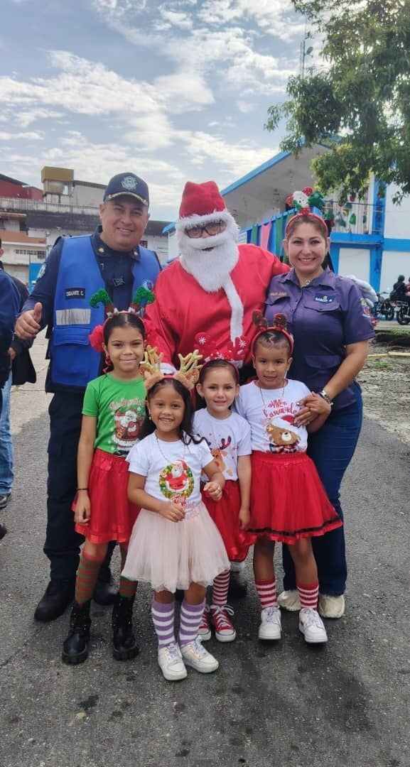 Diario Frontera, Frontera Digital,  El Vigía Panamericana, ,El Centro de Coordinación Policial Número 8 El Vigía, realizó un pequeño compartir este Primero de Diciembre 2025, para darle la  bienvenida a la navidad.,Con un compartir el Comando Policial celebró 
inició de la navidad en la ciudad de El Vigía