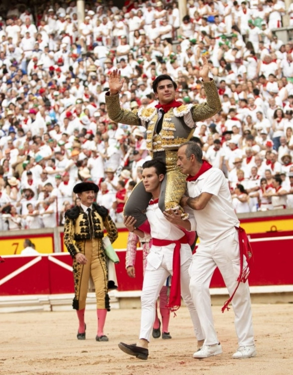 Diario Frontera, Frontera Digital,  Entretenimiento, ,Un encuentro con la historia, “Colombo” - Miura cierran los Sanfermines 2025
