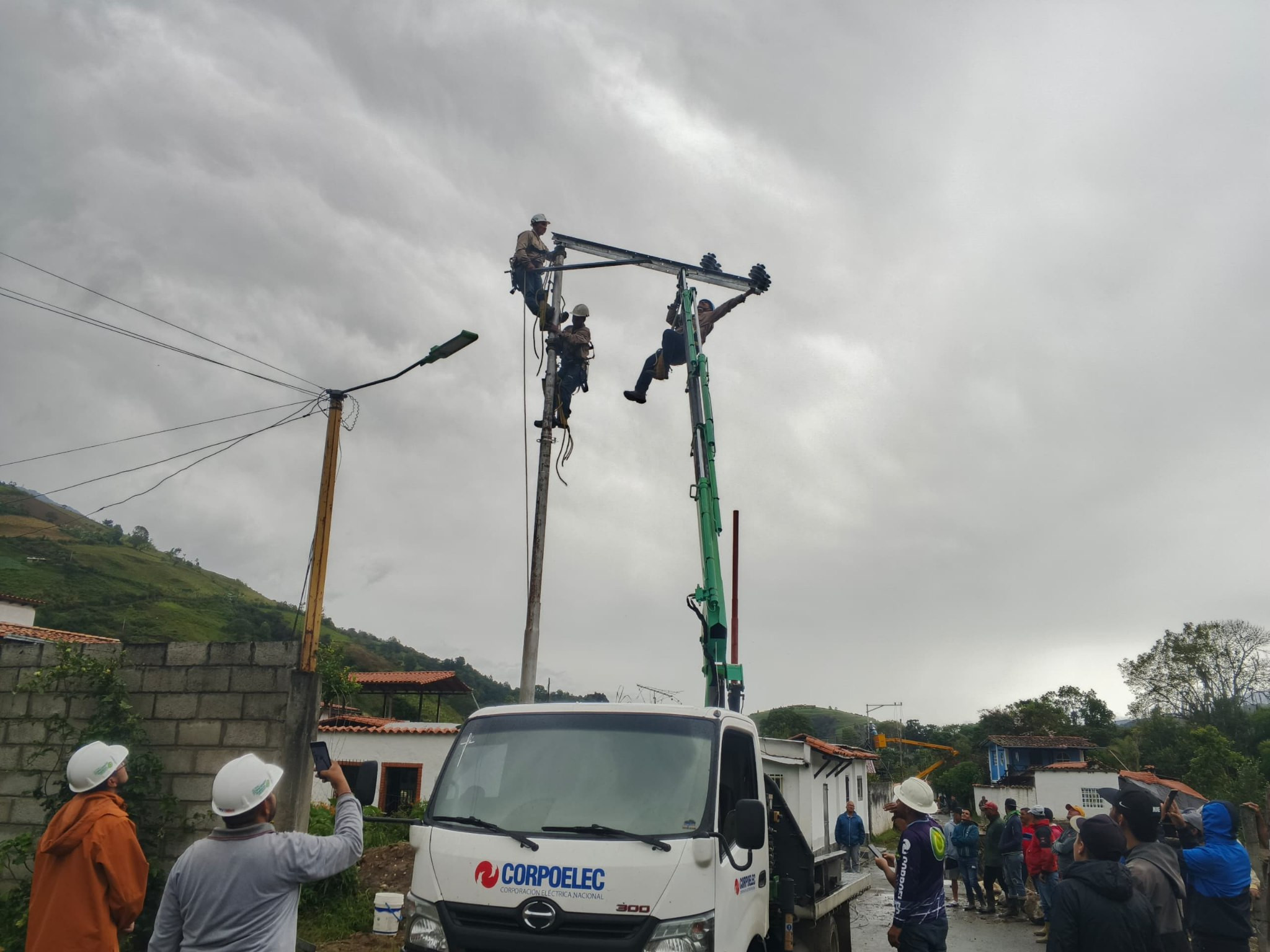 Diario Frontera, Frontera Digital,  Páramo, ,En tiempo récord Corpoelec restablece servicio eléctrico en siete municipios del eje Páramo