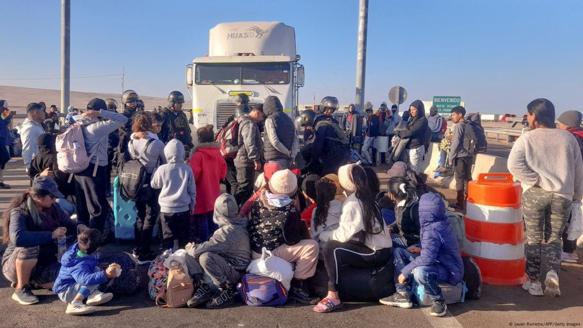 Diario Frontera, Frontera Digital,  Internacionales, ,Detienen a seis traficantes de personas que transportaban a 38 migrantes, 
la mayoría venezolanos, de Chile hacia Perú