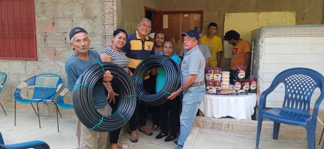 Diario Frontera, Frontera Digital,  El Vigía Panamericana, ,Recientemente en el sector de Boca Grande de la parroquia Rómulo Gallego, se realizó una actividad de entrega de ayuda a varias familias de varios sectores de la referida parroquia vigíense,El concejal del pueblo entregó dos rollos 
de mangueras y alimentos a familia de El Vigía