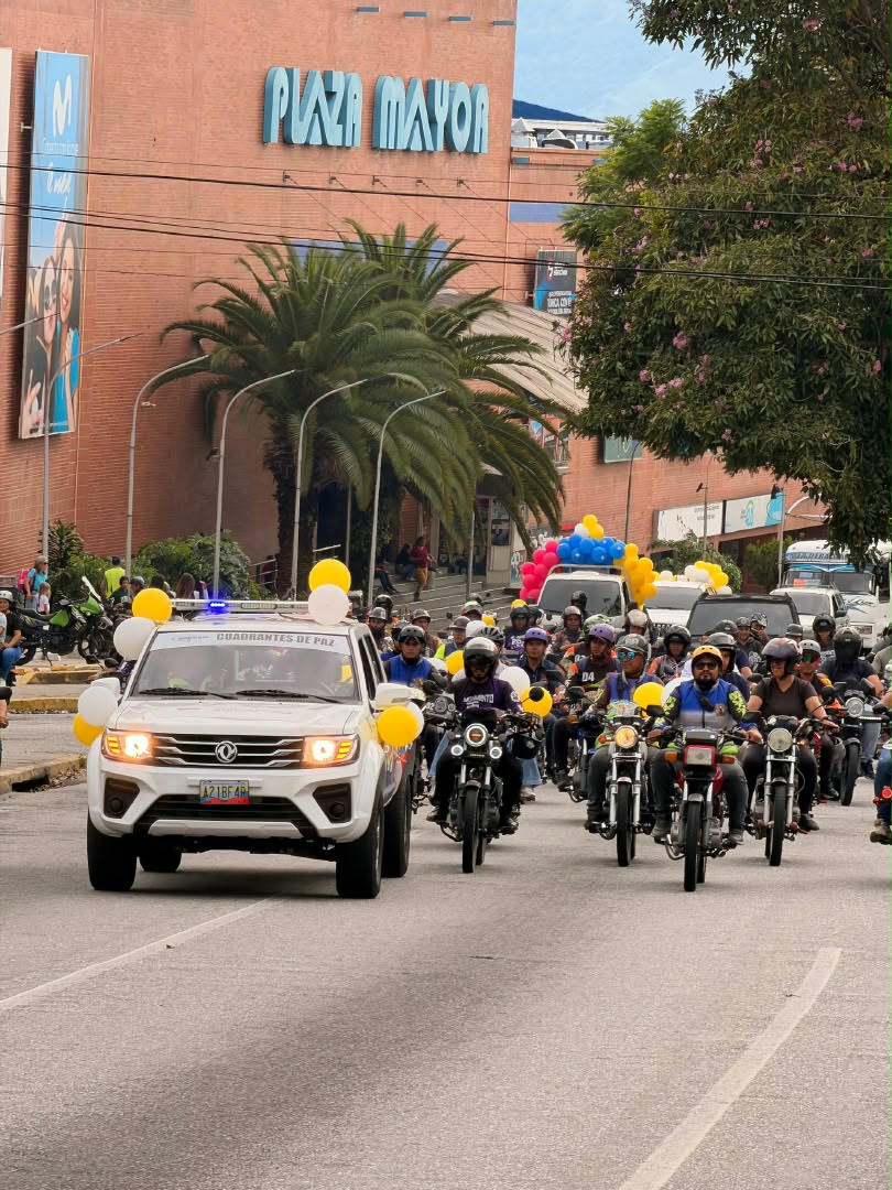 Diario Frontera, Frontera Digital,  Regionales, ,El recorrido culminó con una caravana por la ciudad hasta el Monumento al "San Doctor" José Gregorio Hernández, situado frente al Hospital "Sor Juana Inés de la Cruz", donde el alcalde Nelson Álvarez agradeció la participación del pueblo merideño en este evento de fe y unidad espiritual,Alcalde Nelson Álvarez conmemora aniversario de venerados santos venezolanos
