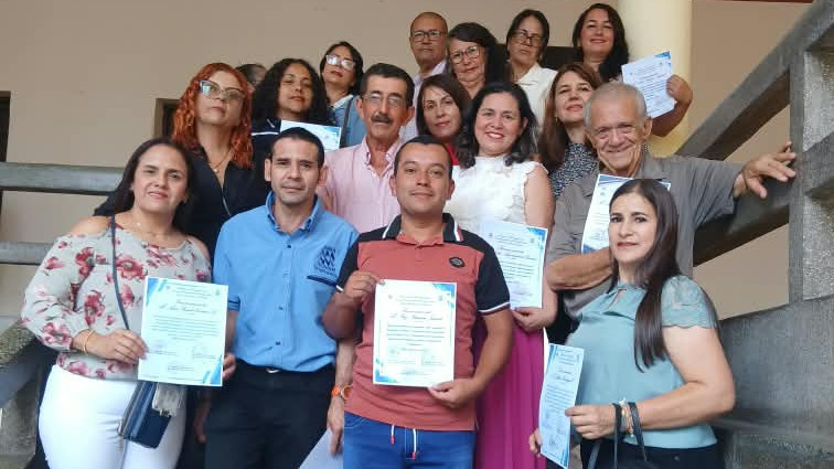 http://www.fronteradigital.com.ve/Cámara Municipal y Alcaldía de Tovar condecoraron al personal de la UNA 
en su 49 Aniversario