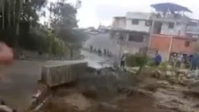 http://www.fronteradigital.com.ve/Crecida repentina de la Quebrada El Arado arrasa con todo a su paso y destruye la calzada del puente El Pajonal