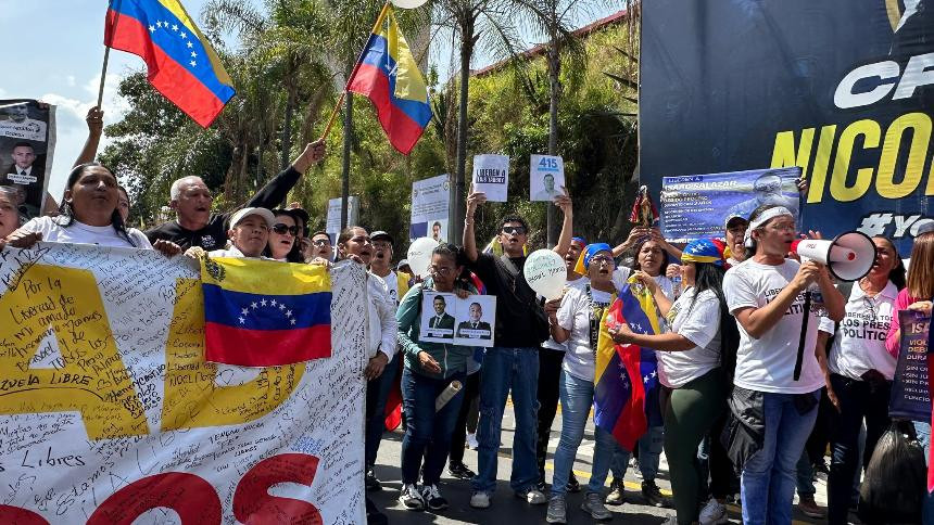 Diario Frontera, Frontera Digital,  Nacionales, ,«Pese a la espera, la fe de las familias se mantiene intacta: exigen el regreso de sus seres queridos a casa. ¡Libertad plena ya!»,Familiares de presos políticos marcharon hasta la entrada de El Helicoide 
y realizaron esta exigencia