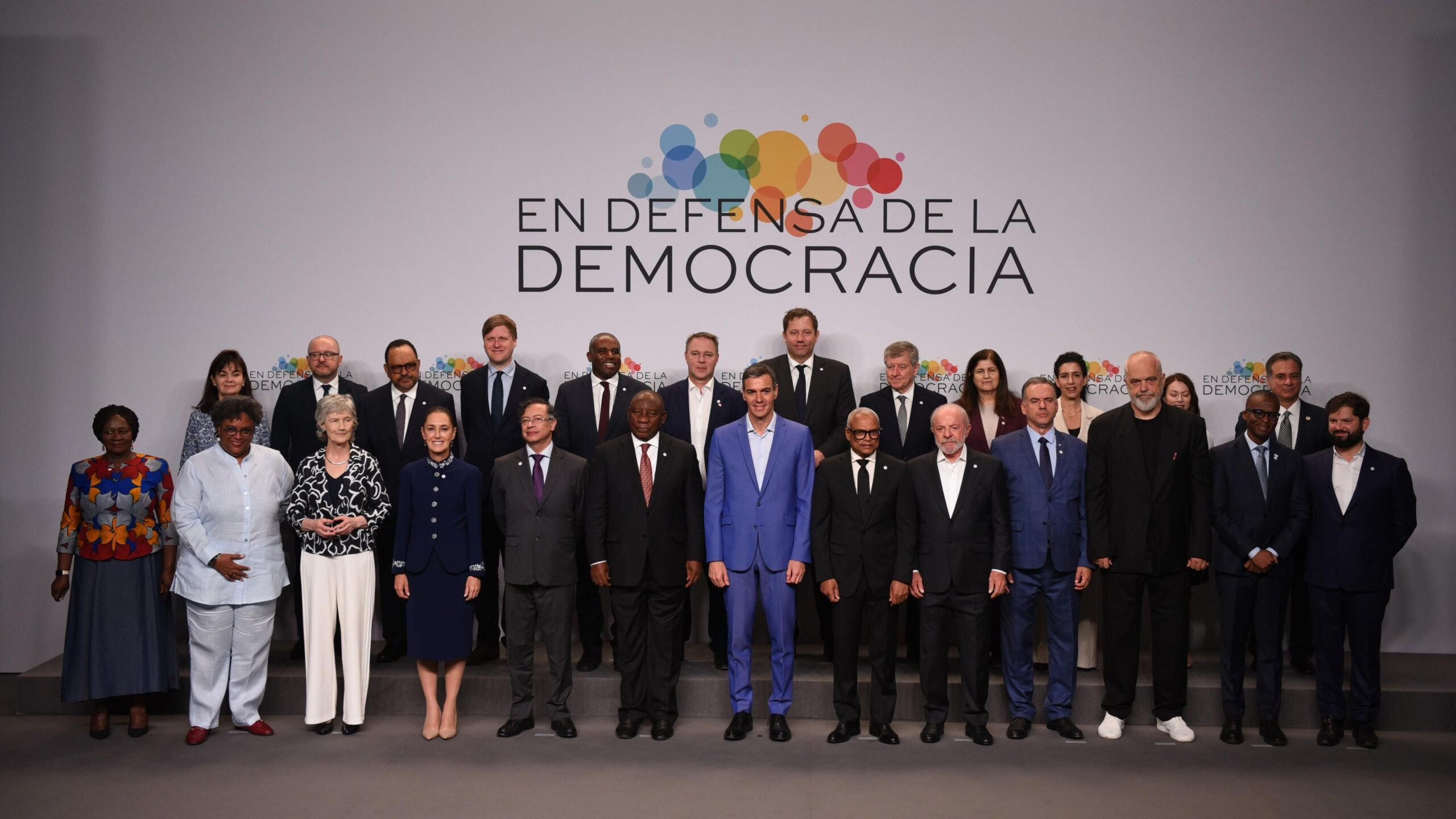 Diario Frontera, Frontera Digital,  Internacionales, ,La próxima Cumbre en Defensa de la Democracia se celebrará en 2027 y México se ha ofrecido acogerla,Sheinbaum, Lula, Petro y Sánchez lideran cumbre Anti Trump en Barcelona