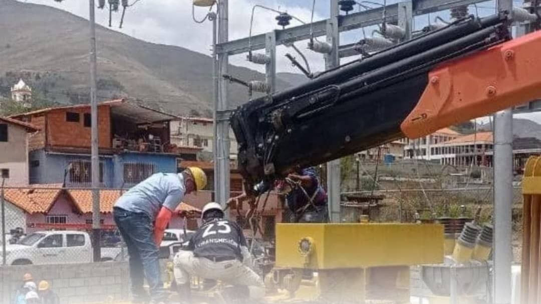 http://www.fronteradigital.com.ve/Gobierno Bolivariano avanza en la instalación de nuevo transformador de potencia 
en la subestación Mucuchies