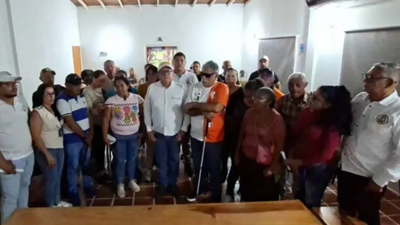 http://www.fronteradigital.com.ve/Consejeros y alcalde Lisandro Segura rechazan invasiones en Alberto Adriani