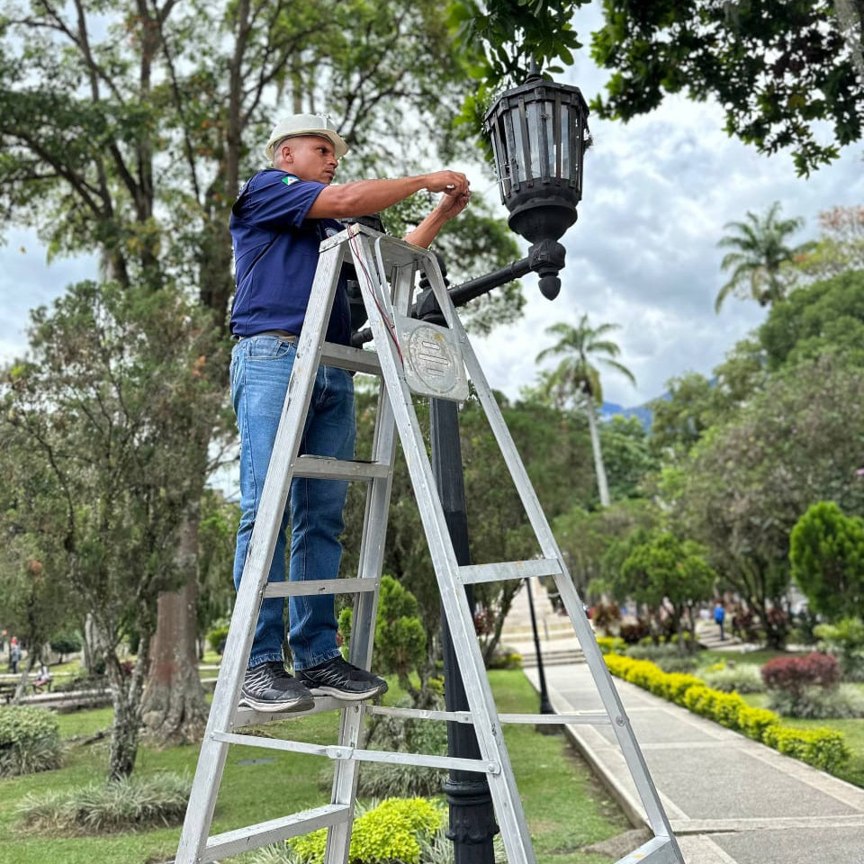 Diario Frontera, Frontera Digital,  Regionales, ,Alcaldía de Mérida inició recuperación integral de la Plaza Bolívar