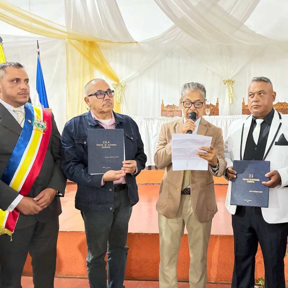 Diario Frontera, Frontera Digital,  Regionales, ,Mérida | Bautizaron libro sobre la memoria histórica de la autonomía municipal en Zea