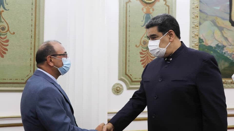 https://www.fronteradigital.com.ve/Presidente Maduro sostiene encuentro con gobernador del estado Barinas