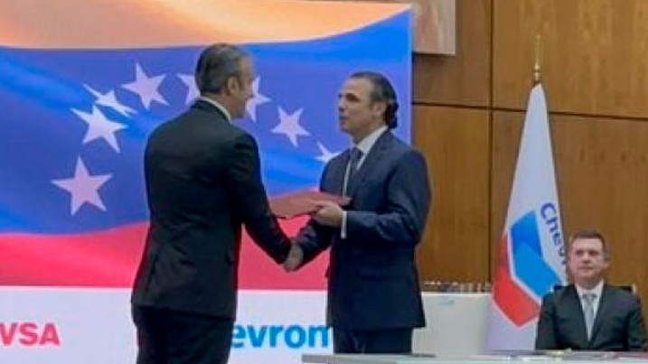 https://www.fronteradigital.com.ve/Venezuela y Chevron firman contratos petroleros en Caracas