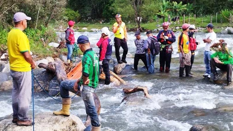 https://www.fronteradigital.com.ve/Cuerpo de Bomberos rescató cuerpo de ciudadano que cayó al río Chama