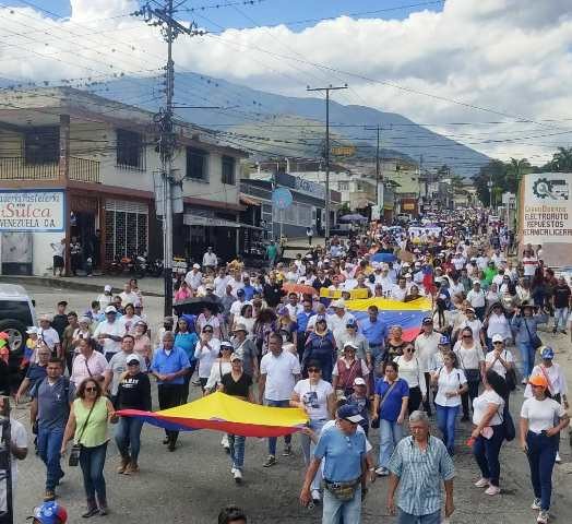 Diario Frontera, Frontera Digital,  TOVAR SE DESBORDÓ, PROTESTA POR SUELDO IDGNO, Mocoties, ,Tovar se desbordó para exigir 
sueldos dignos para los empleados públicos
