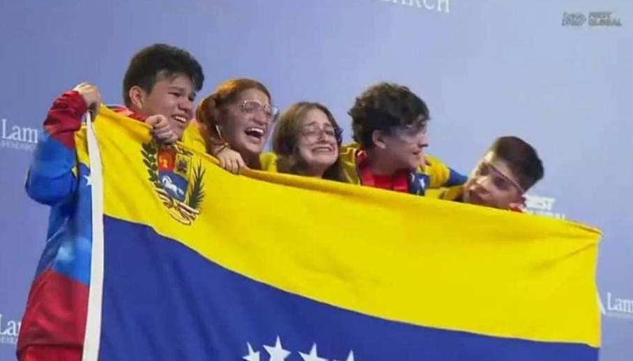 Diario Frontera, Frontera Digital,  Albert Einstein Award, PREMIO, SINGAPUR, JÓVENES ZULIANOS, Tecnología, ,Jóvenes zulianos se titulan campeones 
en mundial de robótica en Singapur