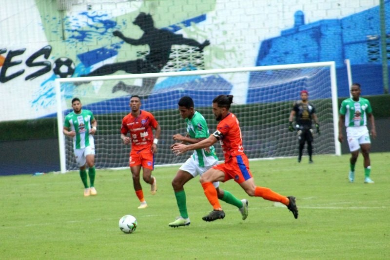 Diario Frontera, Frontera Digital,  ESTUDIANTES DE MÉRIDA F.C., Deportes, ,Estudiantes no pudo ante Puerto Cabello 
y queda obligado a ganar en la última jornada de la liga FUTVE