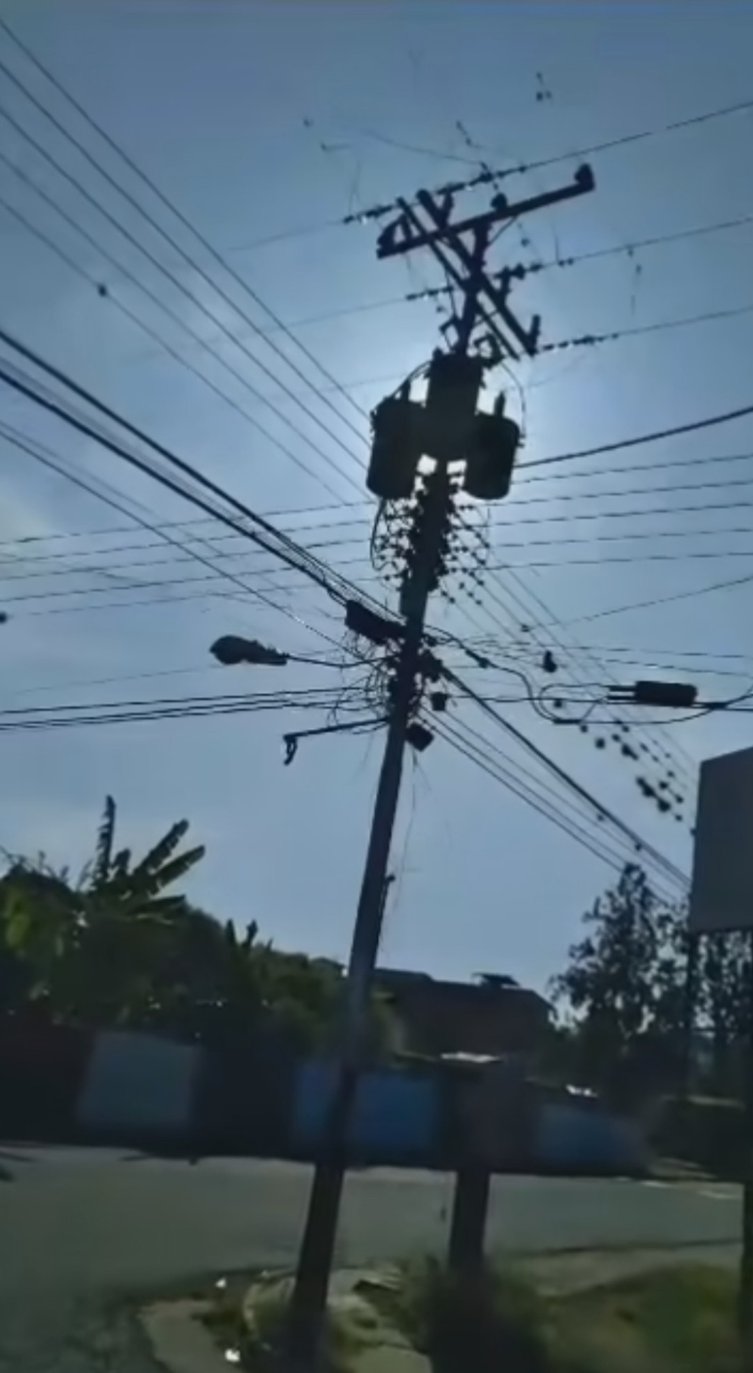 Diario Frontera, Frontera Digital,  Municipio Alberto Adriani, El Vigía, Lisandro Segura, Corpoelec, El Vigía Panamericana, ,Explosión de transformador dejó sin servicio a familias y comerciantes de Buenos Aires