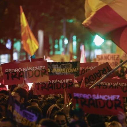Diario Frontera, Frontera Digital,  PROTESTAS EN ESPAÑA, Internacionales, ,Por segundo día consecutivo: miles de personas protestan 
en España contra Pedro Sánchez y la amnistía para los independentistas