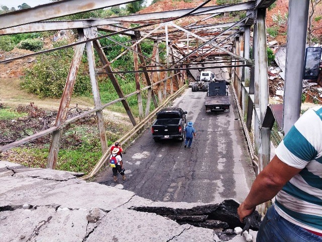 Diario Frontera, Frontera Digital,  LISANDRO SEGURA, PUENTE ONIA, El Vigía Panamericana, ,Lisandro Segura atendió la tragedia natural de Onia 
junto a la Unidad de Gestión de Riesgo