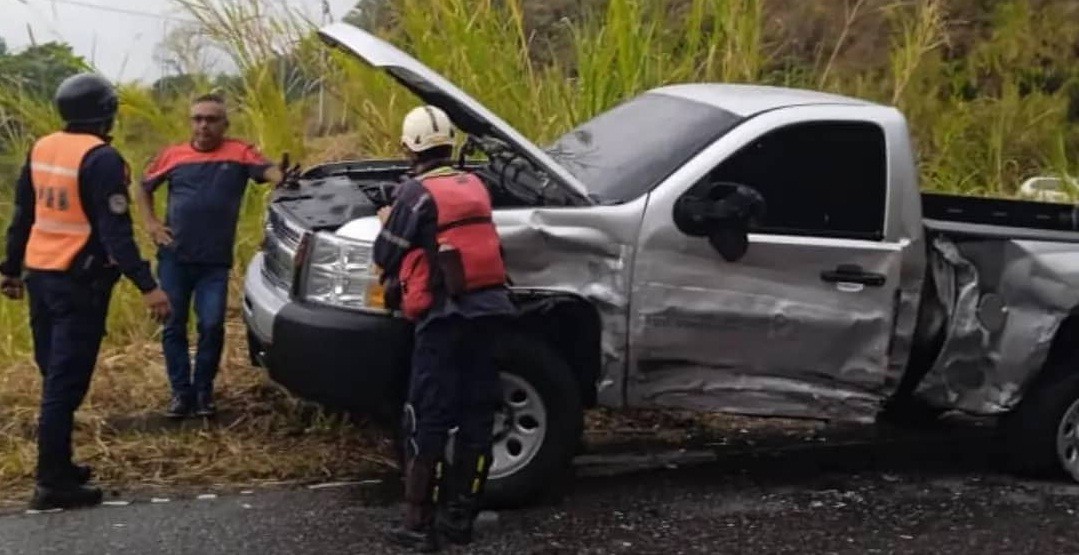 Diario Frontera, Frontera Digital,  HERIDOS, VUELCO, Sucesos, ,TRES ADULTOS Y DOS ADOLESCENTES LESIONADOS
EN COLISIÓN Y VUELCO DE UN VEHÍCULO EN MÉRIDA