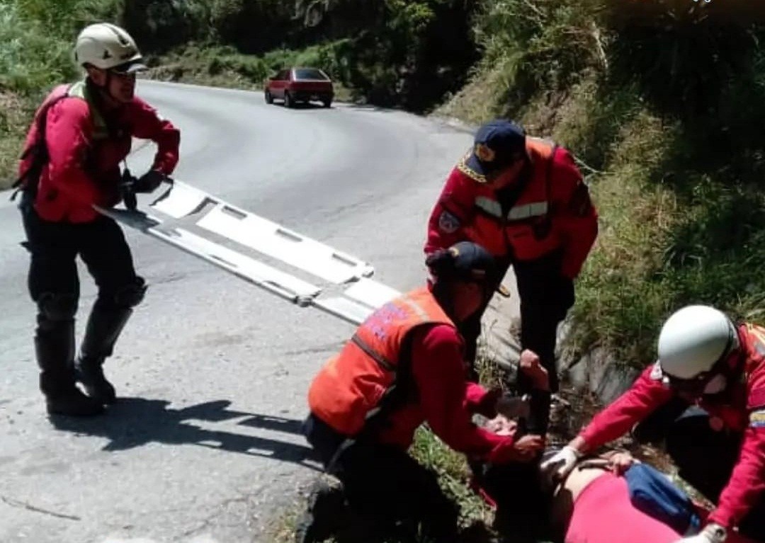 Diario Frontera, Frontera Digital,  CUERPO DE BOMBEROS, MÉRIDA, CAPILLA DE LSA VIRGEN DEL CARMEN, Sucesos, ,Bomberos trasladaron a dos lesionados al Iahula
tras ser expelidos en Mérida