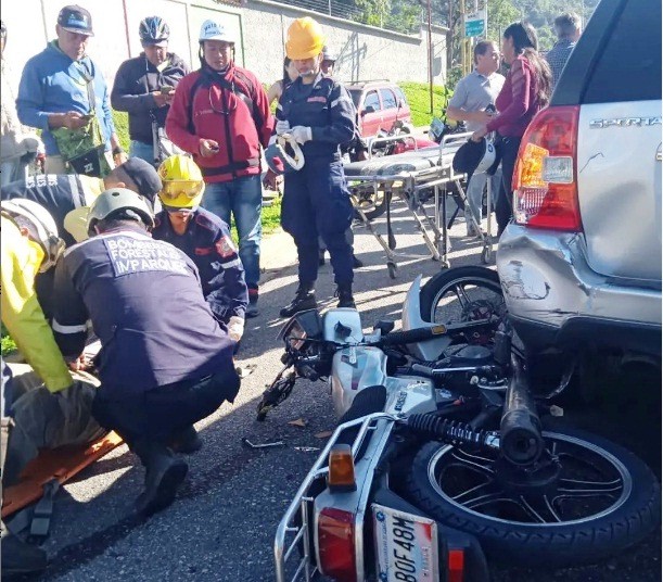 Diario Frontera, Frontera Digital,  JOVEN HERIDO, ACCIDENTE DE TRÁNSITO, MÉRIDA, Sucesos, ,Joven herido en hecho vial entre una moto
y una camioneta en Mérida