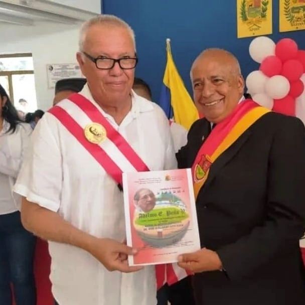 Diario Frontera, Frontera Digital,  EJIDO ES ROJIBLANCA, HOMENAJE A GUILLERMO SOTO ROSA, Deportes, ,Ejido es Rojiblanco rindió homenaje a Estudiantes de Mérida 
con la entrega de Orden Ing. Guillermo Soto Rosa