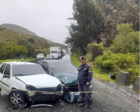 Diario Frontera, Frontera Digital,  CINCO LESIONADOS, CUERPO DE BOMBEROS, SANTO DOMINGO, PÁRAMO, Sucesos, ,Cinco lesionados atendió Cuerpo de Bomberos
en colisión entre dos vehículos en Santo Domingo