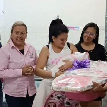 Diario Frontera, Frontera Digital,  Regionales, ,Simón Figueroa entregó canastilla a primer niño 
nacido en Campo Elías este 2024