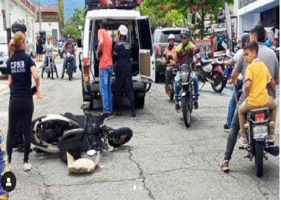 Diario Frontera, Frontera Digital,  Sucesos, ,Dos jóvenes resultaron lesionadas
en colisión entre motos en Tovar