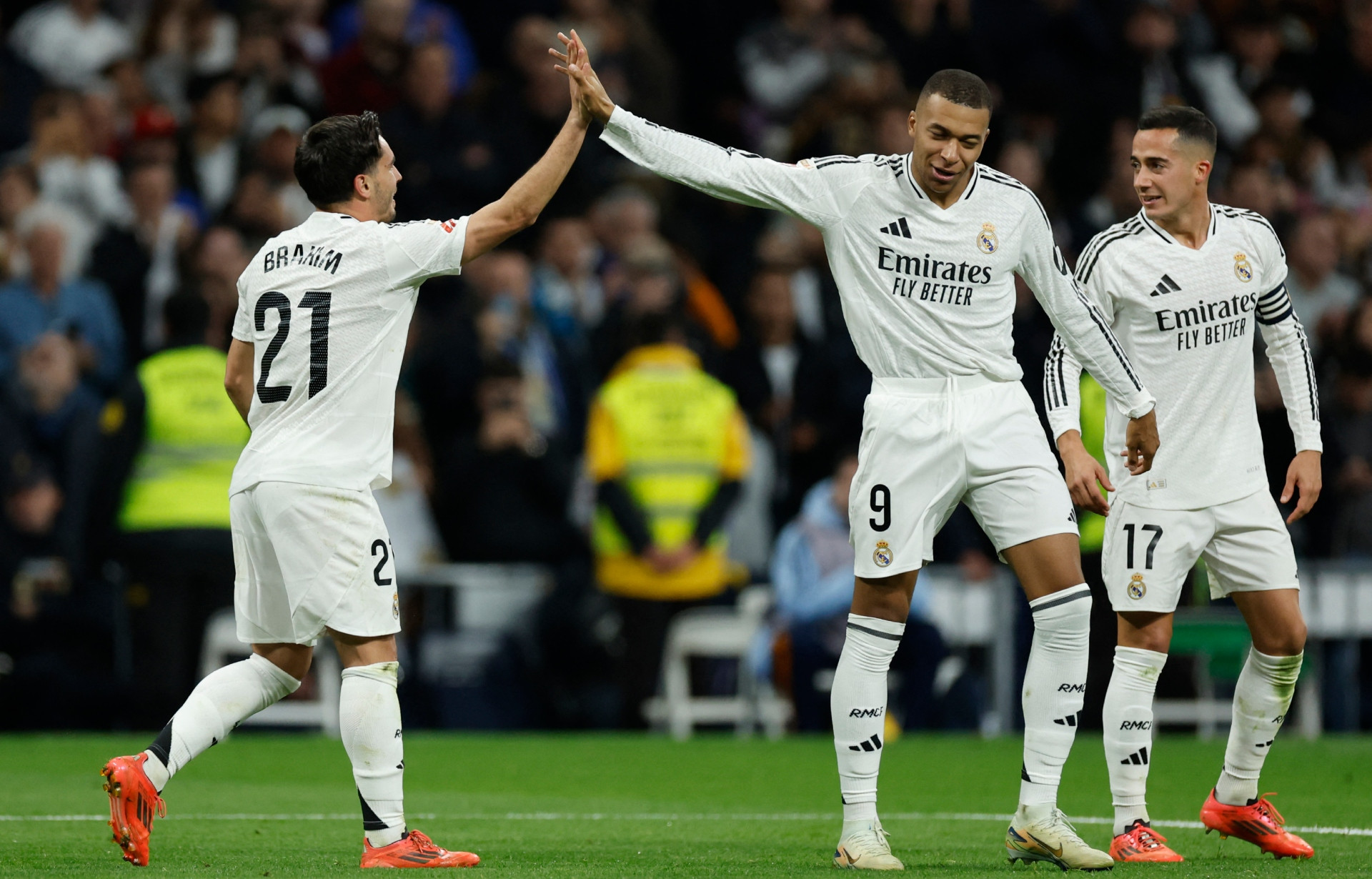 Diario Frontera, Frontera Digital,  Deportes, ,Real Madrid se pone segundo al ganar al Sevilla en la despedida de Navas