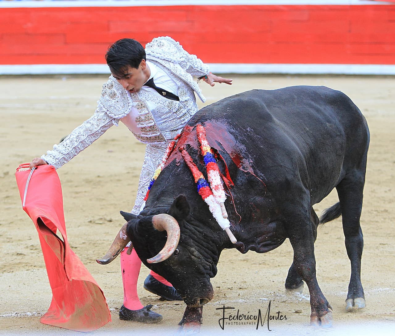 Diario Frontera, Frontera Digital,  Entretenimiento, ,PRIMERA CORRIDA - FERIA DEL SOL │ La espada se lleva el triunfo para De Manuel y José Antonio Valencia