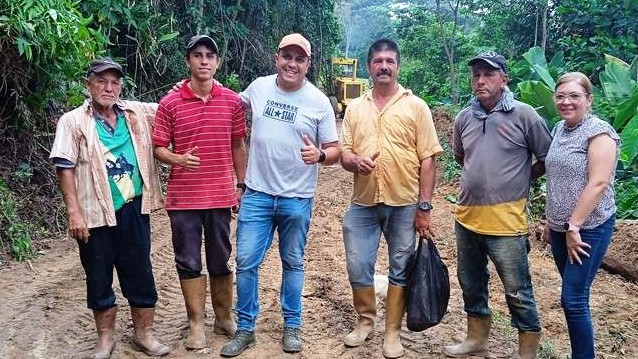 https://www.fronteradigital.com.ve/Alcalde Víctor Bustamante trabaja en la recuperación 
de las vías agrícolas del municipio Zea