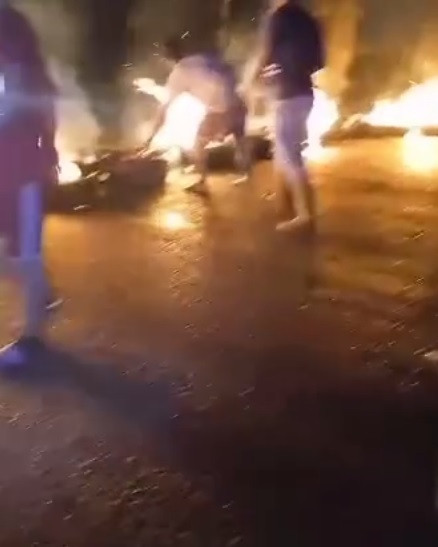 Diario Frontera, Frontera Digital,  El Vigía Panamericana, ,Con quema de cauchos y cacerolazos protestan por apagones en Guachizón
