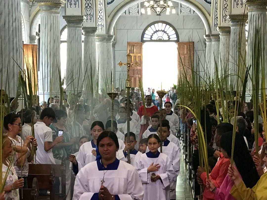 Diario Frontera, Frontera Digital,  Mocoties, ,Decenas de fieles recibieron la bendición por el Domingo de Ramos en Zea