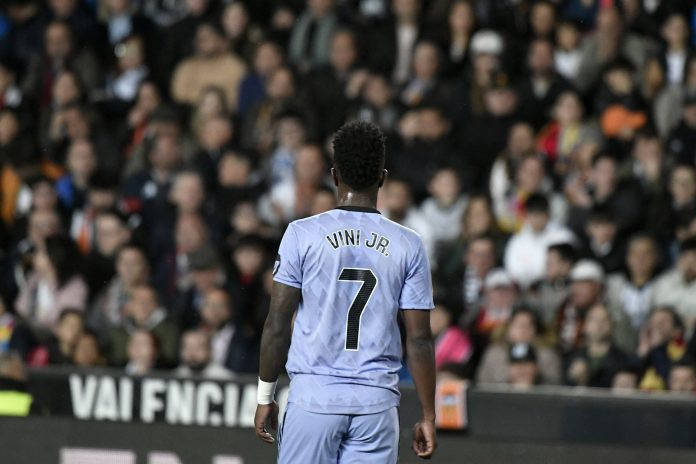 Diario Frontera, Frontera Digital,  Deportes, ,Vinicius silencia Mestalla con un doblete que salva el empate del Real Madrid