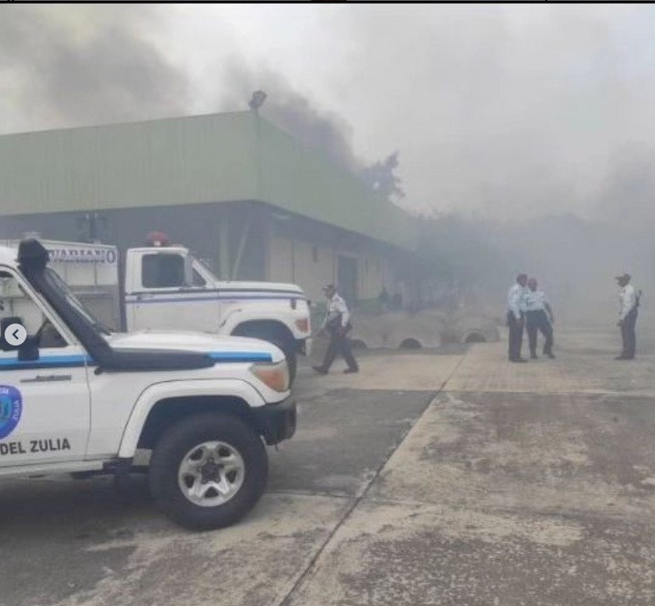 Diario Frontera, Frontera Digital,  Sucesos, ,Bomberos indagan incendio en bollas de petróleo que causó alarma en Santa Bárbara del Zulia