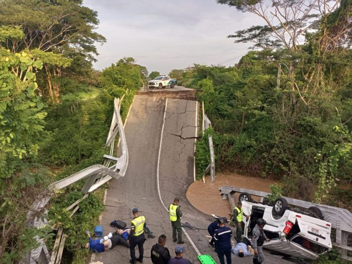 Diario Frontera, Frontera Digital,  Sucesos, ,Un fallecido y tres heridos por el colapso de un puente entre Falcón y Zulia