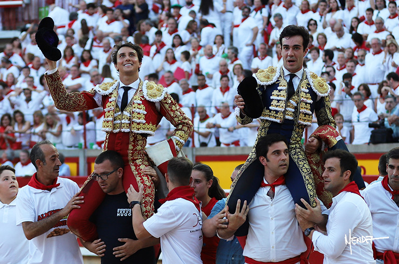 Diario Frontera, Frontera Digital,  Entretenimiento, ,Un feliz espejismo de orejas y toros: Roca y Rufo salen a hombros en Pamplona